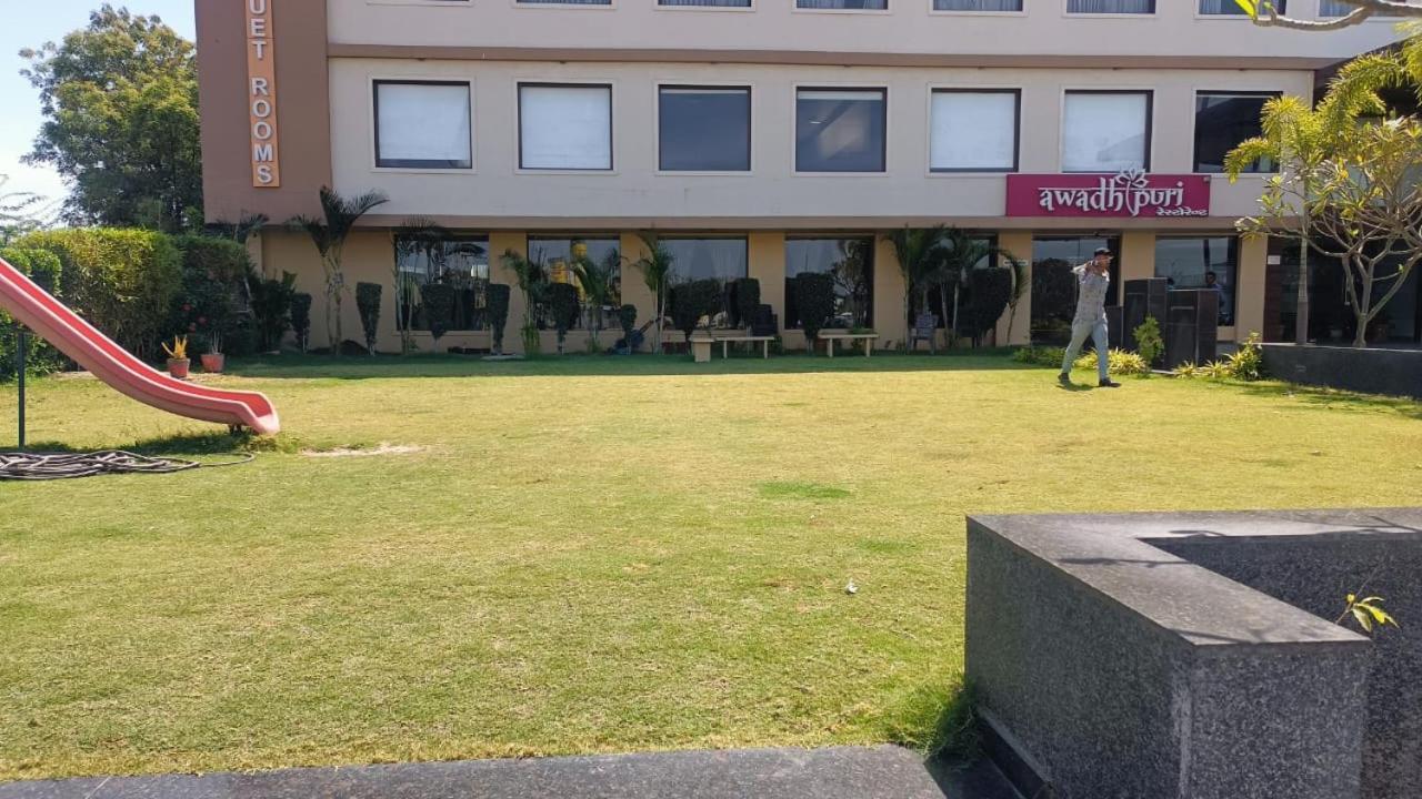 Hotel Shivalik - Mehsana Mahesana Exterior foto